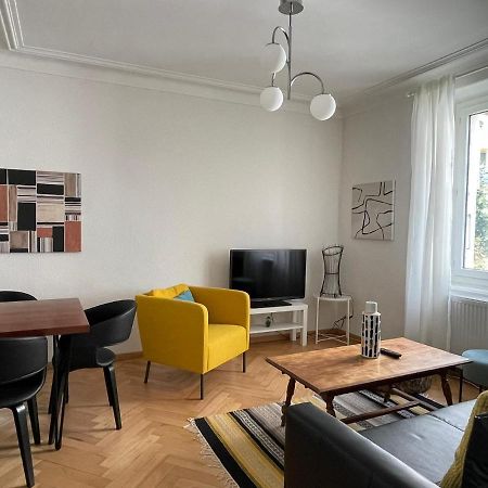 Appartement Luna Avec Parking Couvert Prive Le Locle Eksteriør billede