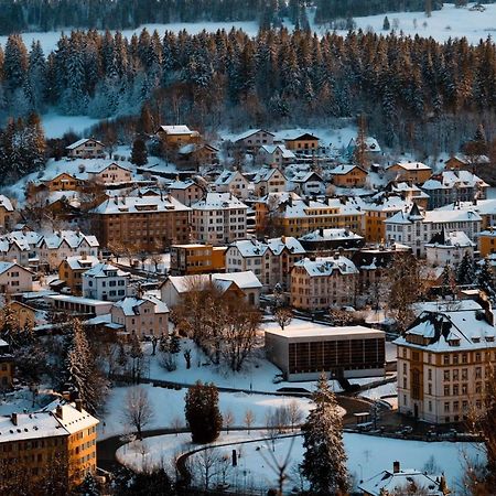Appartement Luna Avec Parking Couvert Prive Le Locle Eksteriør billede