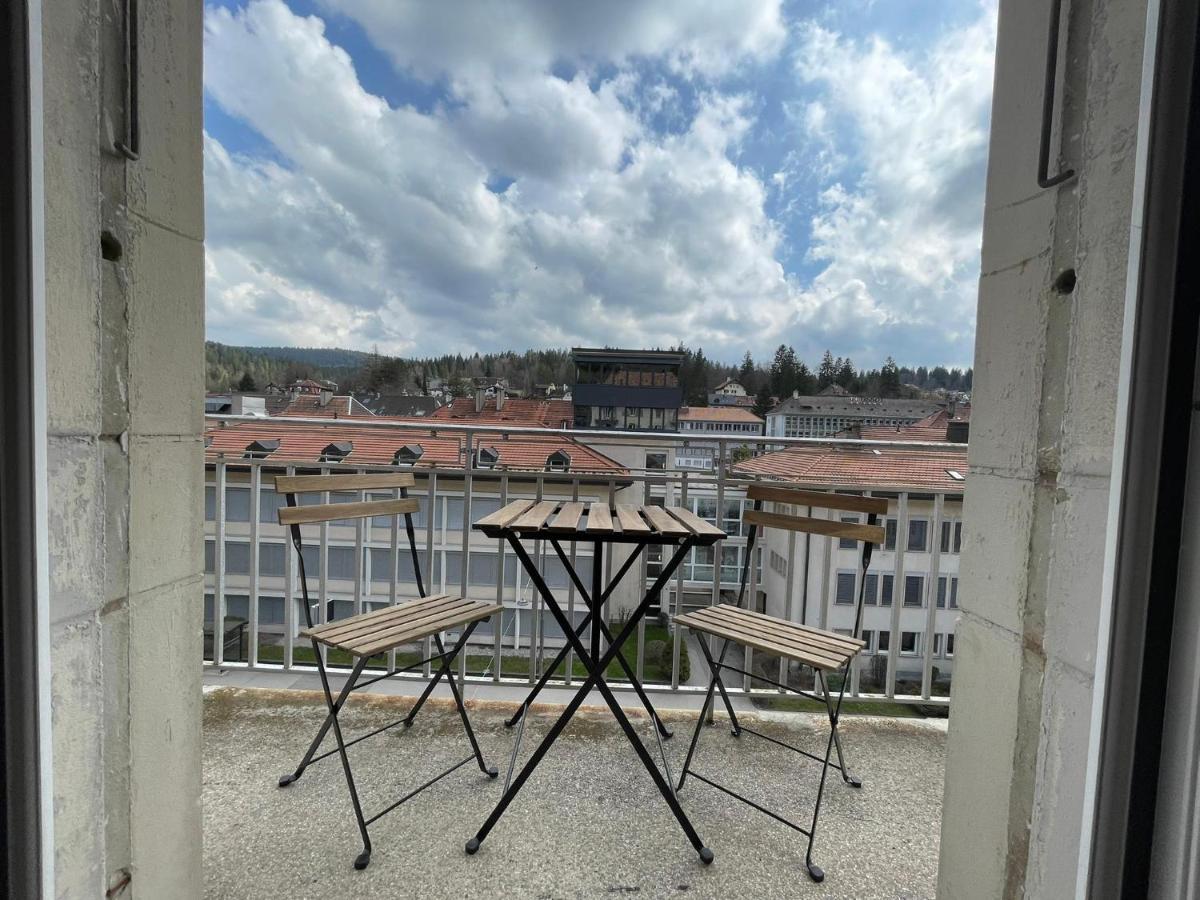 Appartement Luna Avec Parking Couvert Prive Le Locle Eksteriør billede