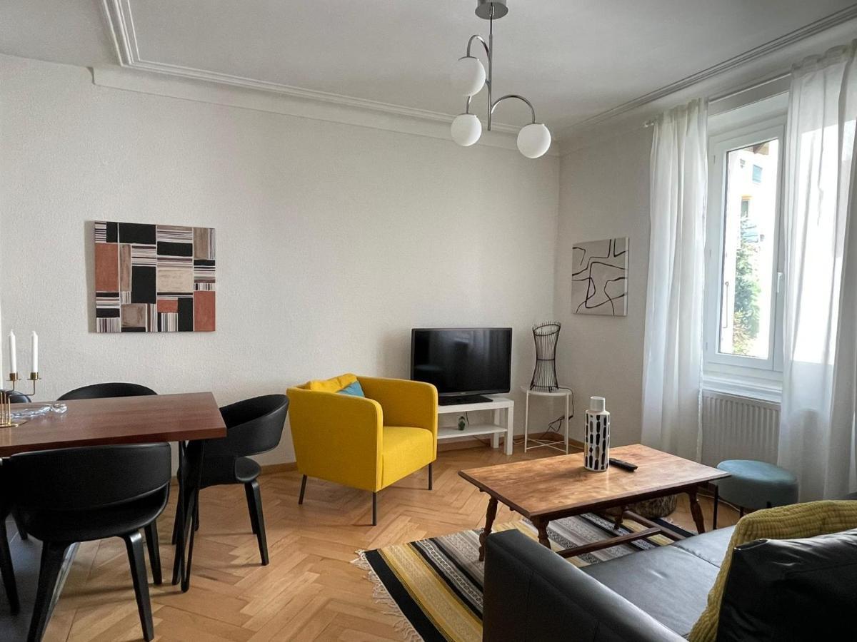 Appartement Luna Avec Parking Couvert Prive Le Locle Eksteriør billede