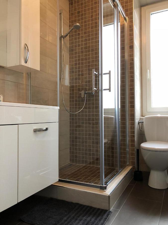 Appartement Luna Avec Parking Couvert Prive Le Locle Eksteriør billede