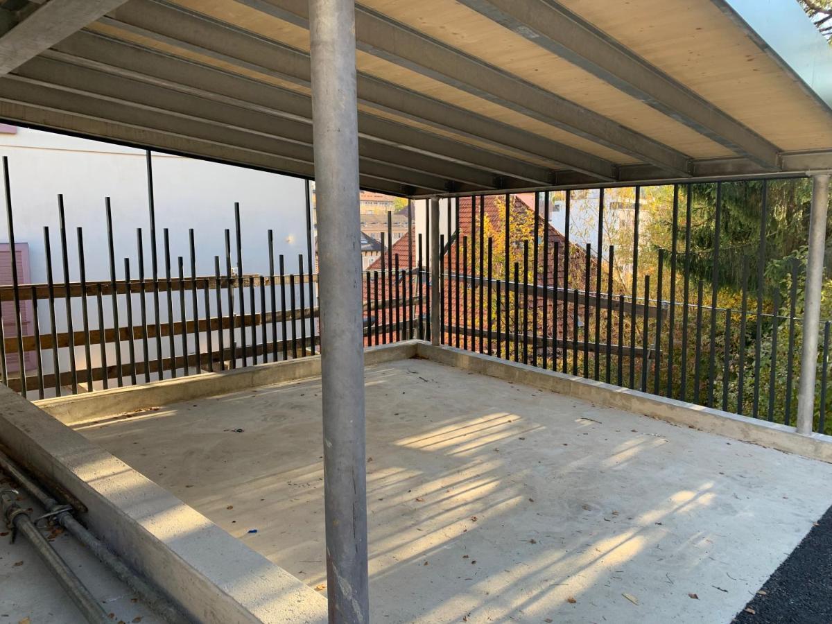 Appartement Luna Avec Parking Couvert Prive Le Locle Eksteriør billede