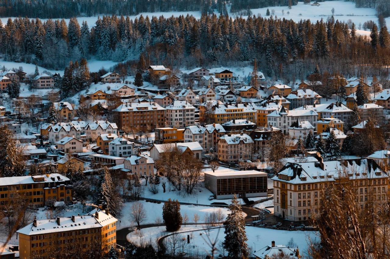 Appartement Luna Avec Parking Couvert Prive Le Locle Eksteriør billede